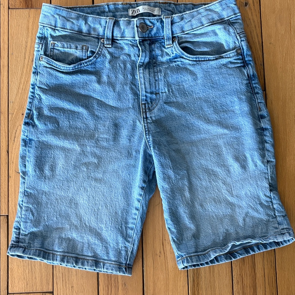 Zara Denim Bermuda Jean Shorts 30 EUC Fit like a size 7